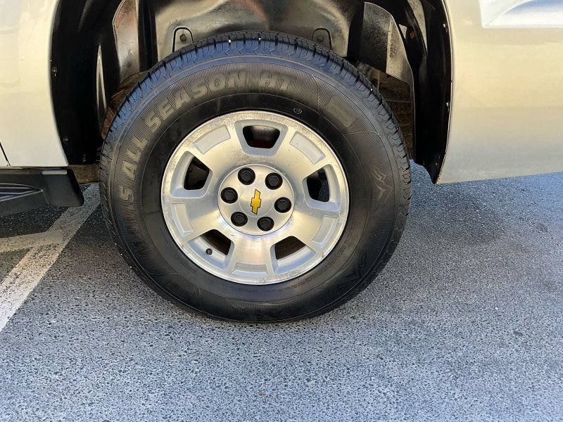 Used 2012 Chevrolet Avalanche LT AWD/4WD image 11