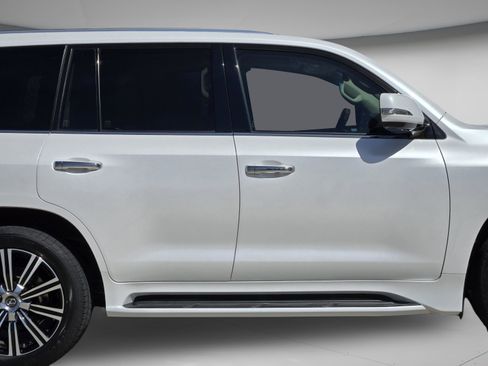 Used 2020 Lexus LX 570 4WD w/ Luxury Package image 10