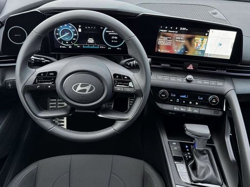New 2025 Hyundai Elantra SEL image 17