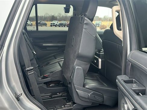 Used 2024 Ford Expedition XLT image 30