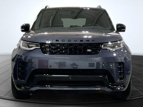 Used 2024 Land Rover Discovery Dynamic SE AWD/4WD image 3