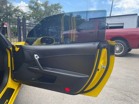Used 2006 Chevrolet Corvette Coupe w/ Preferred Equipment Group RWD image 9