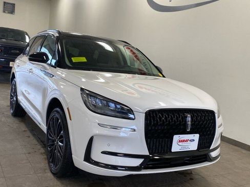 New 2025 Lincoln Corsair AWD w/ Equipment Group 101A image 2