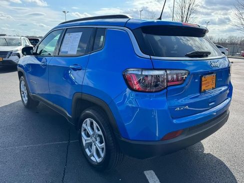 Used 2024 Jeep Compass Latitude AWD/4WD image 5