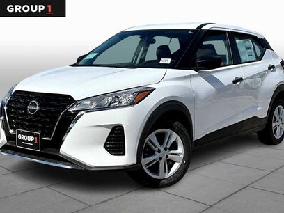 New 2025 Nissan Kicks Play S