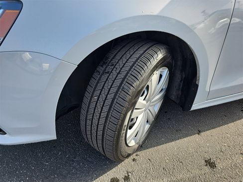 Used 2017 Volkswagen Jetta S image 33