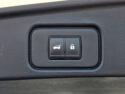 Used 2025 Nissan Pathfinder SV AWD/4WD image 30
