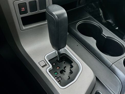 Used 2010 Toyota Tundra 4x4 Double Cab image 16