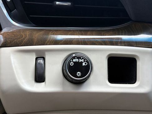 Used 2019 Cadillac Escalade ESV Luxury image 3