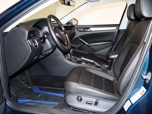 Used 2021 Volkswagen Passat 2.0T SE image 27