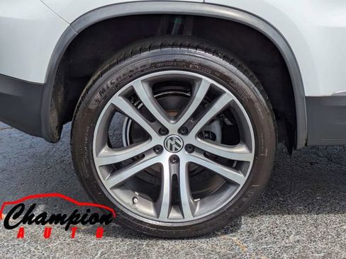 Used 2017 Volkswagen Tiguan SEL image 12