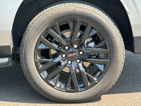Used 2024 GMC Yukon XL Denali AWD/4WD image 25
