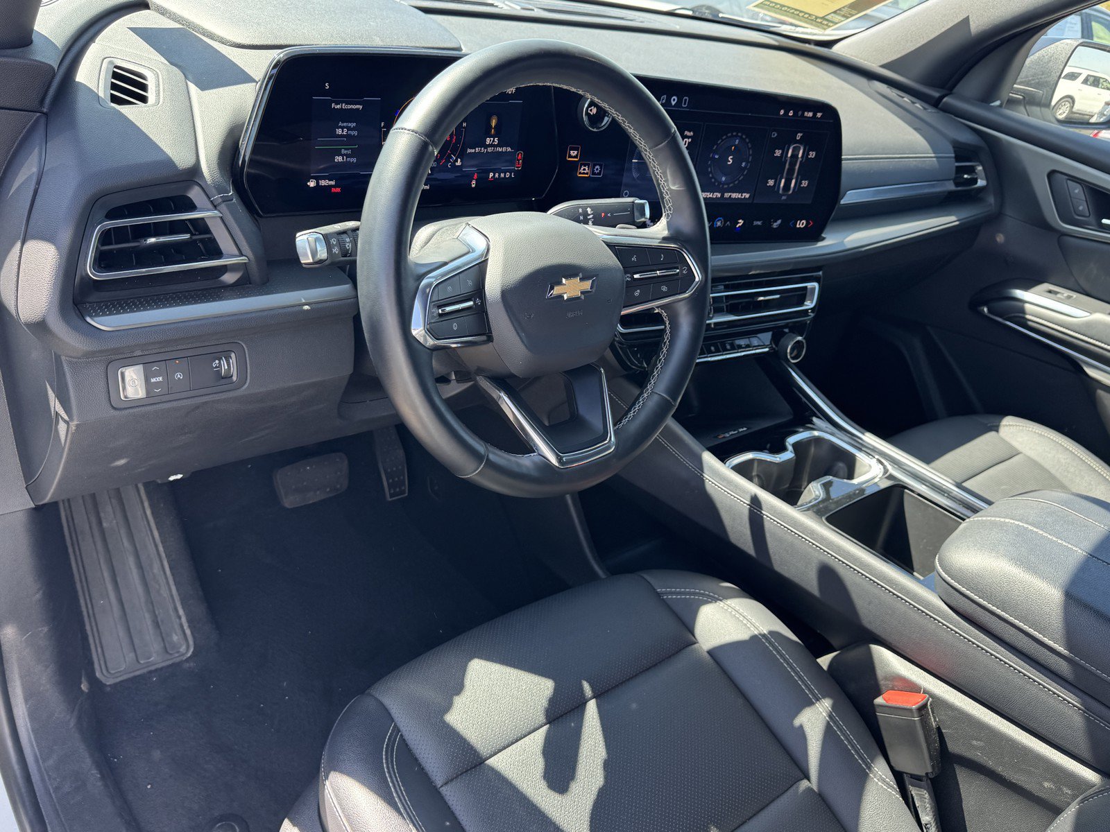 Used 2025 Chevrolet Traverse LT FWD image 18
