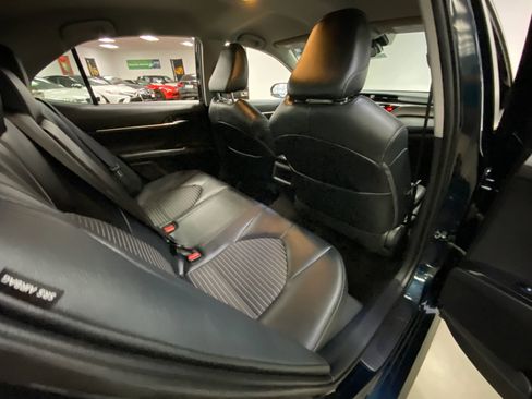 Used 2020 Toyota Camry SE FWD image 19