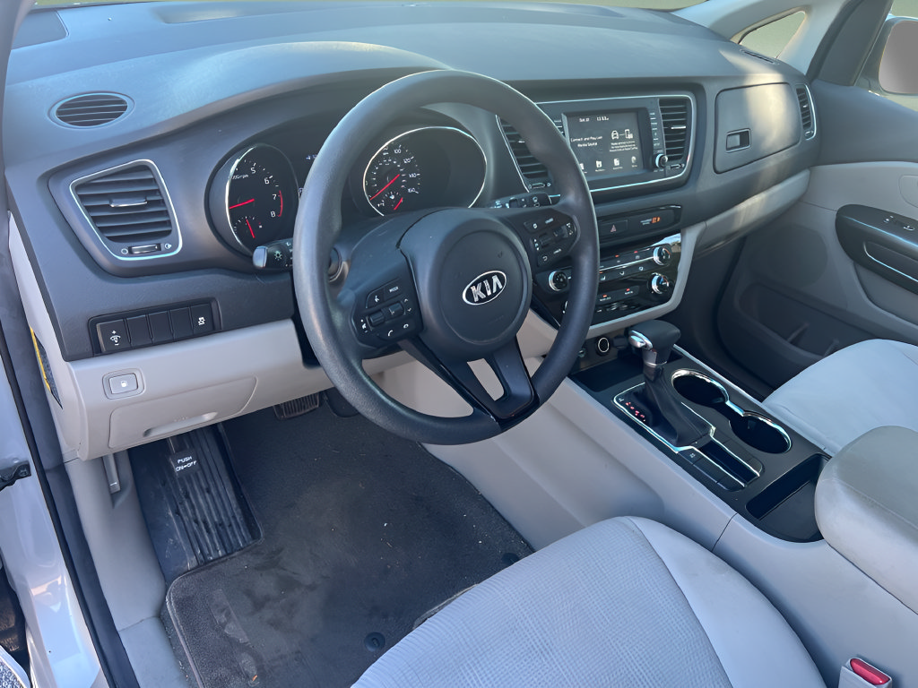 Used 2019 Kia Sedona LX FWD image 16