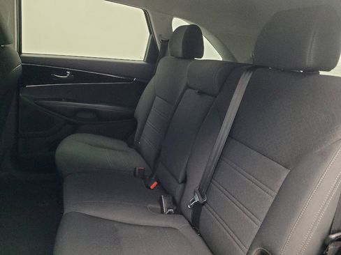 Used 2020 Kia Sorento L image 18