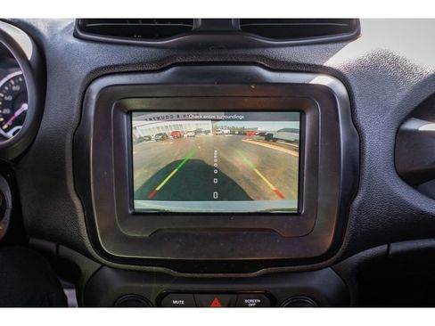 Used 2018 Jeep Renegade Latitude w/ Popular Equipment Group image 16