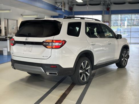 Used 2023 Honda Pilot Elite image 5