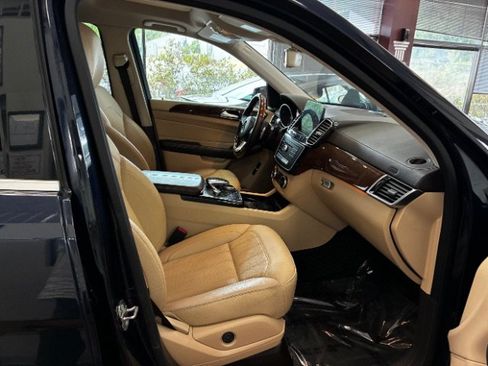 Used 2018 Mercedes-Benz GLS 450 4MATIC w/ Premium Package image 34