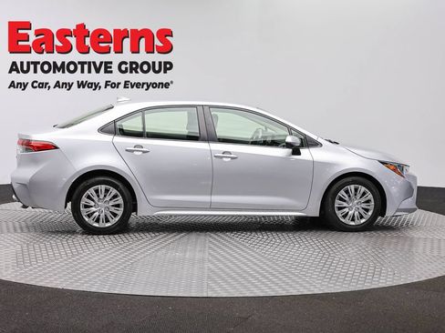 Used 2022 Toyota Corolla LE FWD image 4