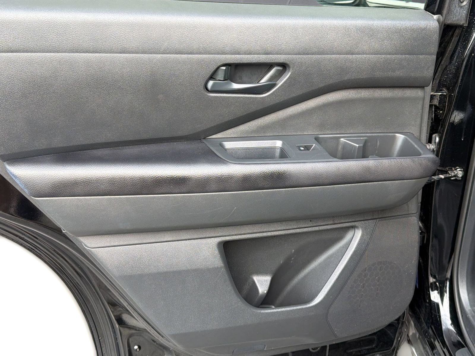 Used 2025 Nissan Pathfinder SV AWD/4WD image 31