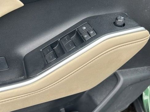 Used 2023 Toyota Highlander XLE image 10