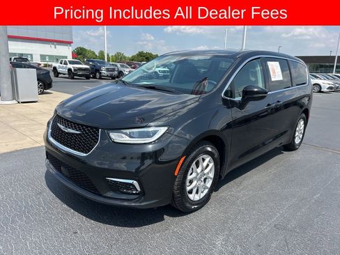 Used 2024 Chrysler Pacifica Touring-L FWD image 1