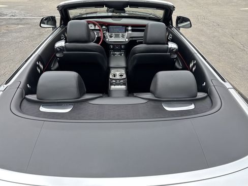 Used 2018 Rolls-Royce Dawn RWD image 18