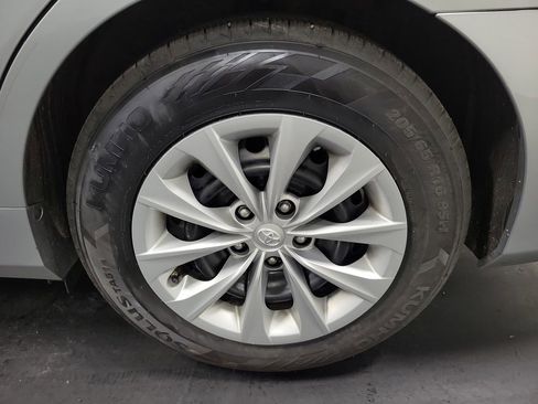 Used 2016 Toyota Camry LE FWD image 10
