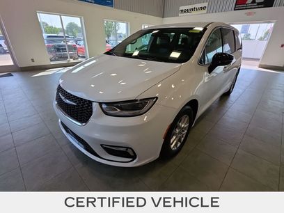 Used 2024 Chrysler Pacifica Touring-L