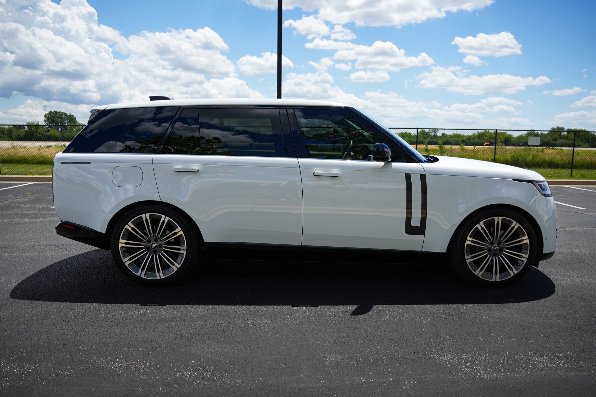 Used 2024 Land Rover Range Rover Long Wheelbase SE AWD/4WD image 5