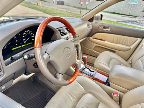 Used 2000 Lexus LS 400 RWD image 17
