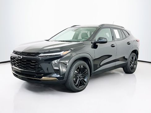 Used 2024 Chevrolet Trax ACTIV w/ Sunroof Package FWD image 3