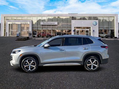 New 2025 Volkswagen Tiguan SE image 2