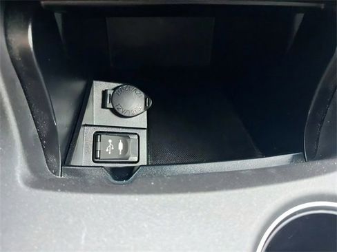 Used 2016 Toyota Camry SE w/ Moonroof Package image 23