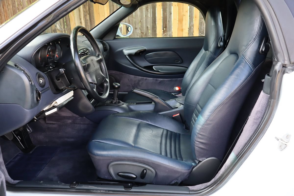 Used 1999 Porsche Boxster RWD image 33