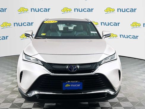 Used 2024 Toyota Venza XLE image 2