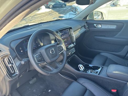 Certified 2025 Volvo XC40 B5 Plus image 18