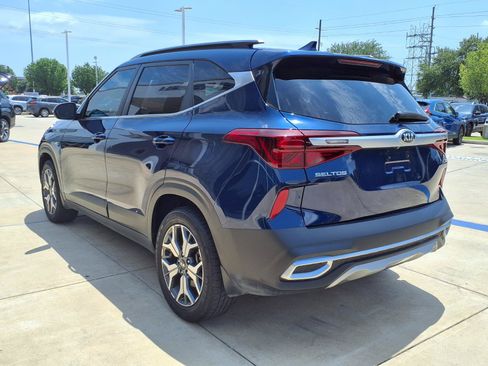 Used 2021 Kia Seltos EX AWD/4WD image 3