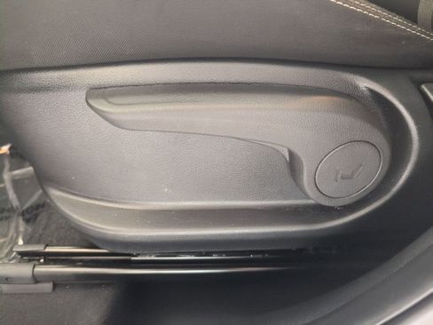 Used 2025 Hyundai Venue SEL FWD image 14