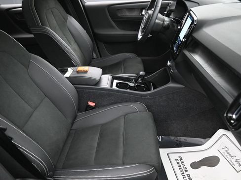 Used 2023 Volvo C40 P8 Recharge Plus AWD/4WD image 29
