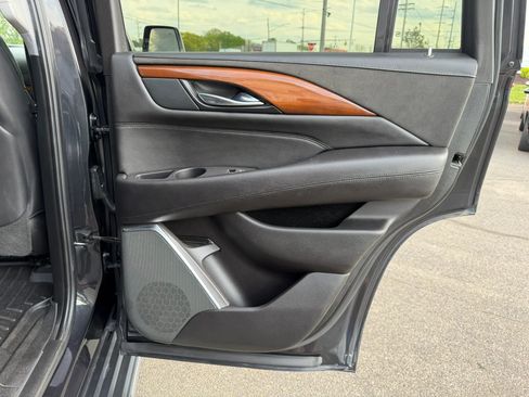 Used 2019 Cadillac Escalade Luxury image 36