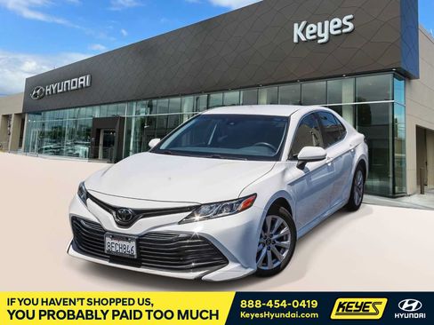 Used 2018 Toyota Camry LE FWD image 1