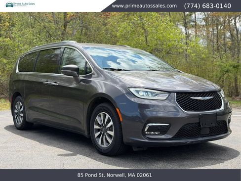 Used 2021 Chrysler Pacifica Touring-L FWD image 5