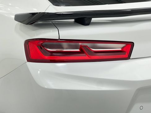 Used 2018 Chevrolet Camaro SS RWD image 33