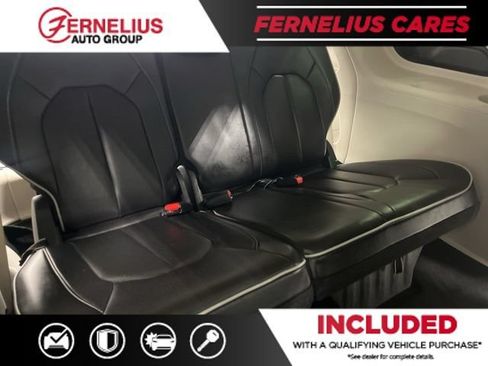 Used 2023 Chrysler Pacifica Limited FWD image 19