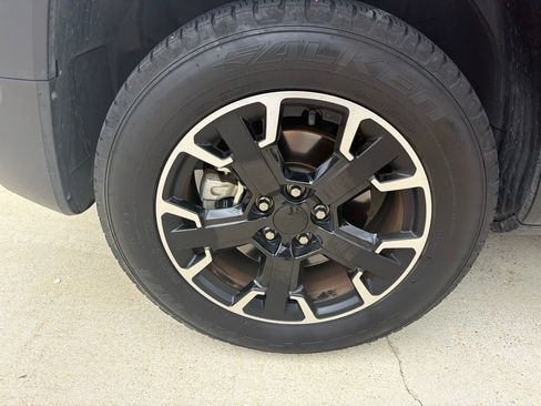Used 2023 Jeep Renegade Latitude AWD/4WD image 9