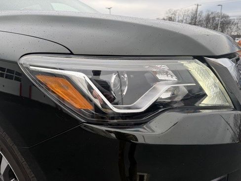 Used 2019 Nissan Pathfinder SL image 14