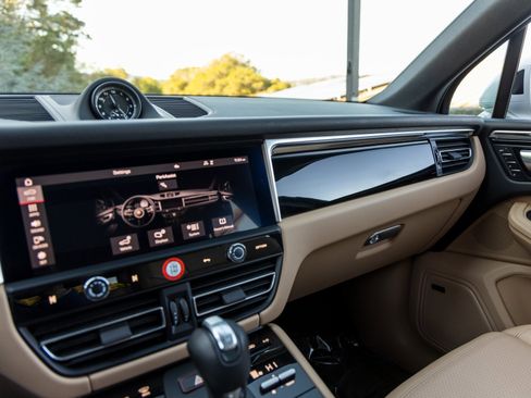 Certified 2023 Porsche Macan S image 36