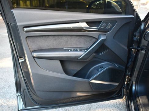 Used 2018 Audi SQ5 Premium Plus w/ S Sport Package image 16